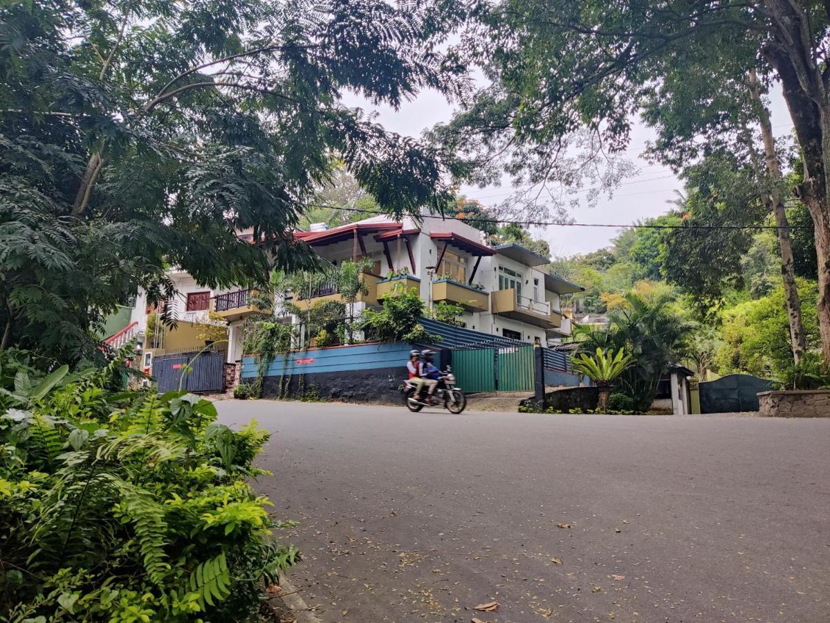 Y&Y Residence Kandy Exterior photo
